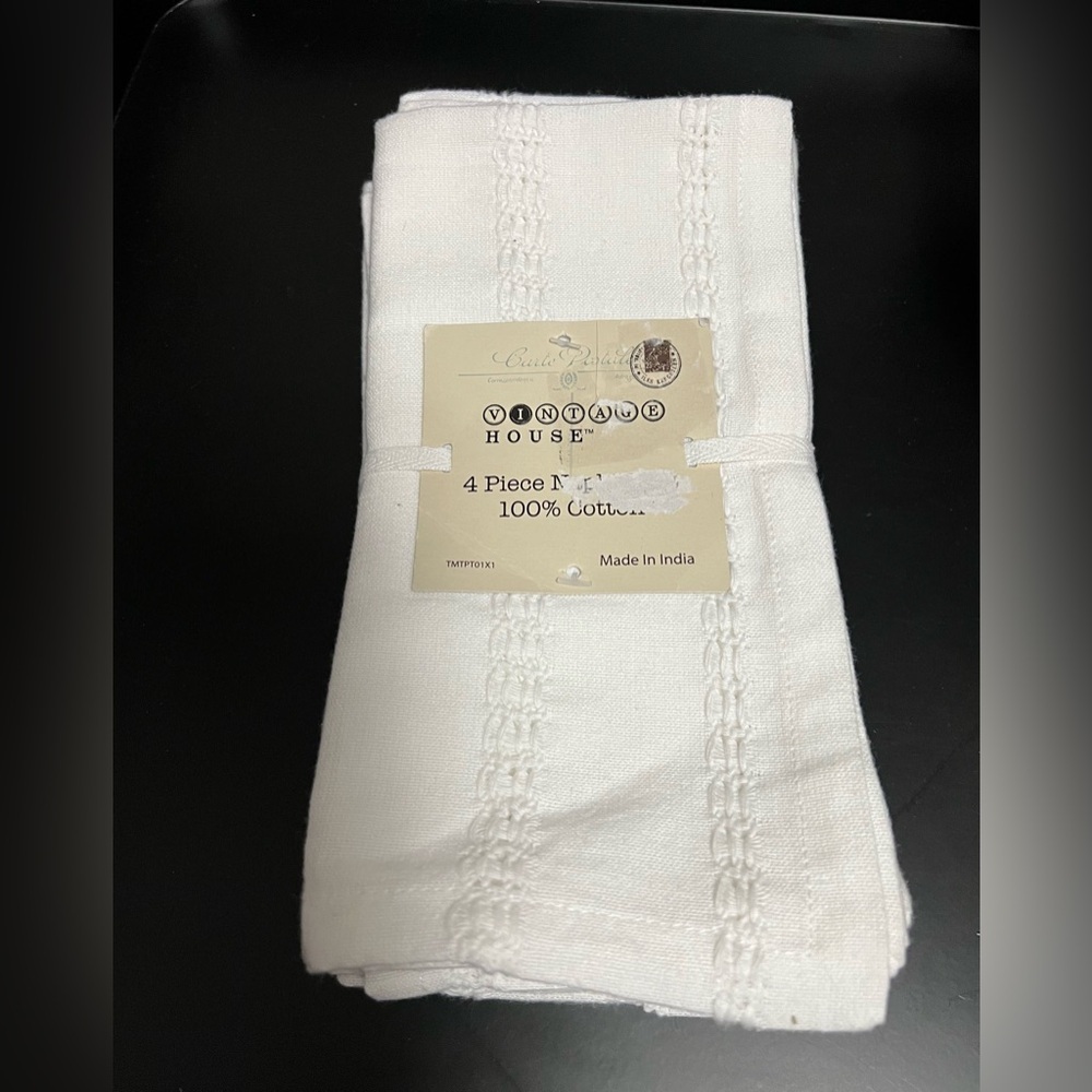 Set of 4 Square Cloth Dinner Napkins White Eyelet Chain 18" x 18"